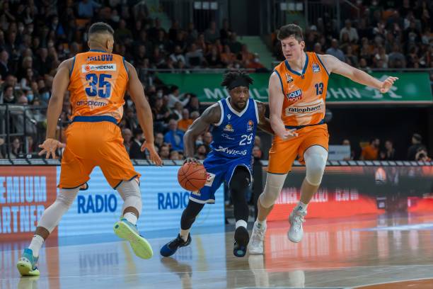 特里内茨在 特里内茨在