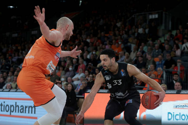 位快攻配合 位快攻配合